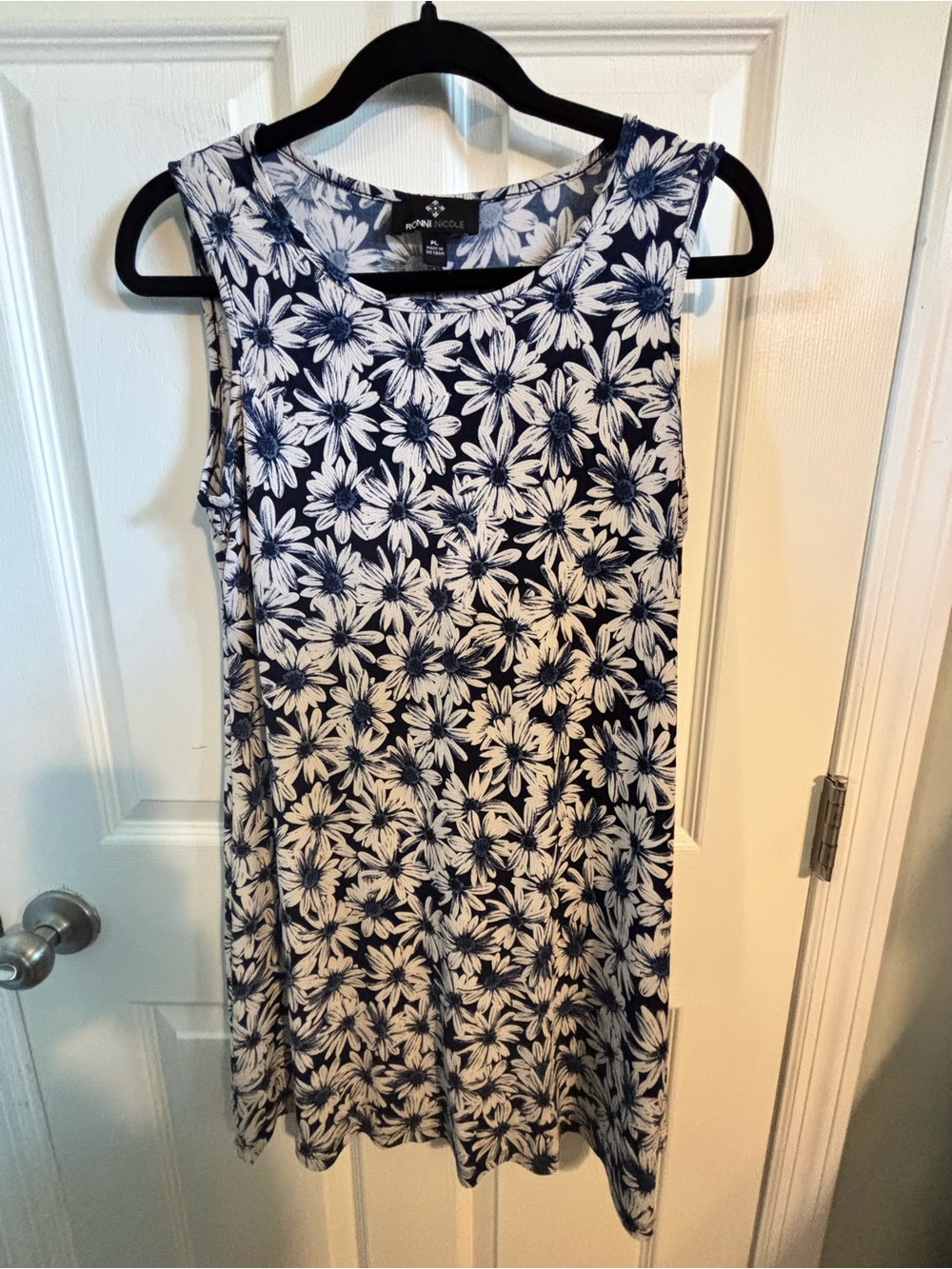 😍Ronni Nicole Navy and White Floral Sleeveless Dress size PL